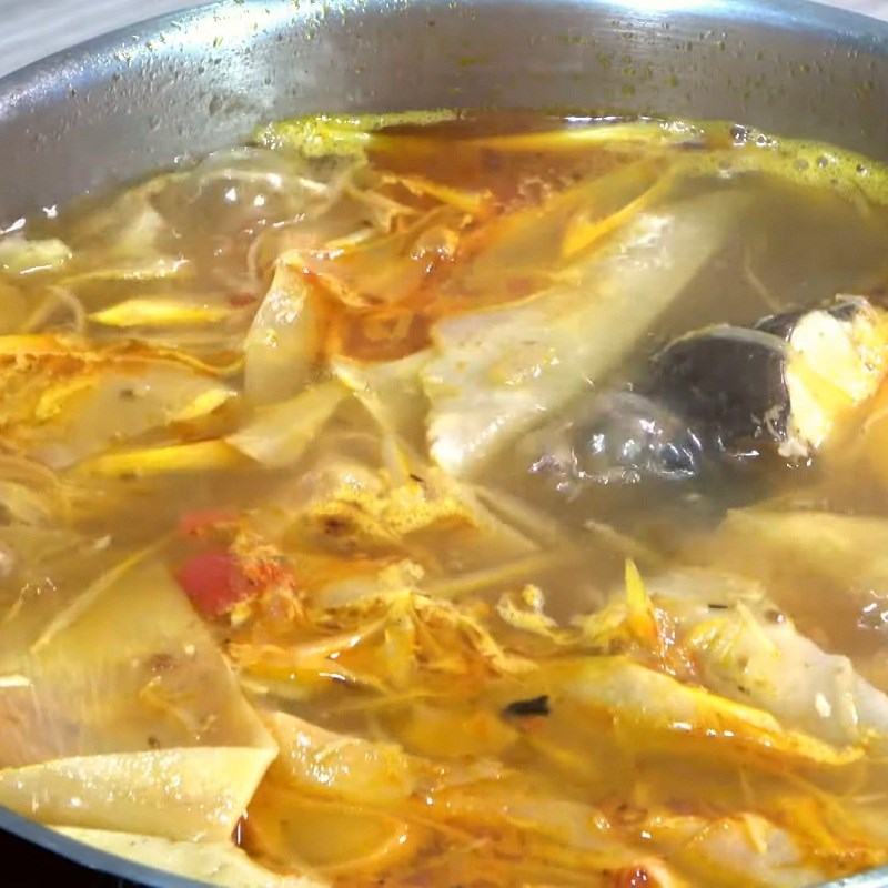 nấu lẩu măng chua cá ngát
